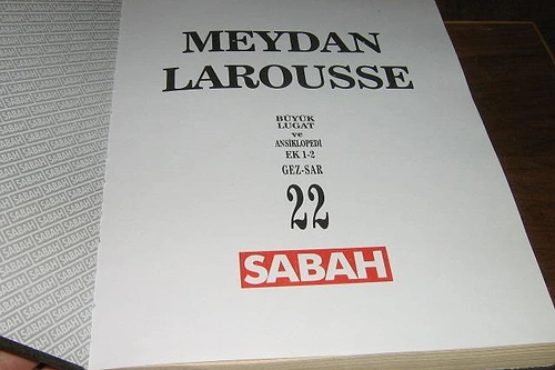 Ve işte o meşhur, Temel Britannica'lar, Meydan Larousse'lar...
