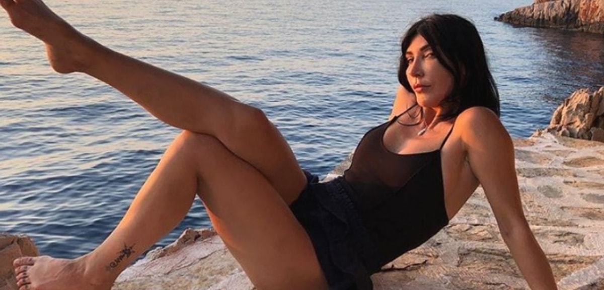 Hande Yener In Tercih Etti I Kal A Dekolteli Pantolonu Olay Oldu