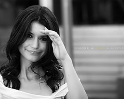 Beren Saat'e Dudak Uçuklatan Teklif!