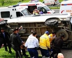 Düzce'de Minibüs Devrildi: 12 Yaralı