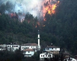 2012'nin En Büyük Orman Yangını Hala Devam Ediyor