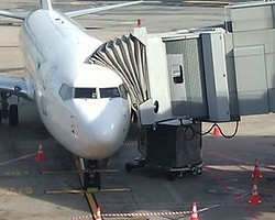Kapıyı Kapatırken Uçaktan Düşen Onur Air Pilotu Öldü