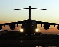 Pilot Bayıldı 80 Yaşındaki Kadın Uçağı İndirdi