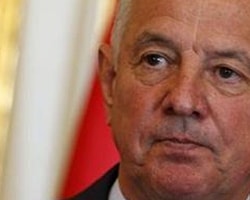 Macaristan Cumhurbaşkanı İstifa Etti