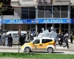 Diyarbakır AKP İl Binasına Bombalı Saldırı
