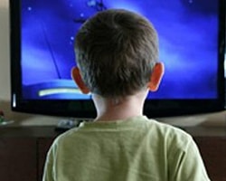 Yakından TV İzlemek Miyop Yapıyor