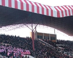 Tribünün Çatısı Çöktü