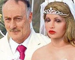Şişme Kadın Muradına Erdi!