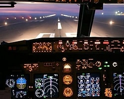 Pilot çay döktü, uçak havalanamadı
