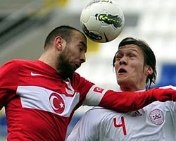 Milliler sahadan sessiz ayrıldı.