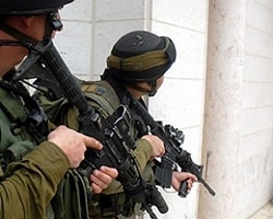 İsrail Askerleri Ramallah'ta TV Bastı
