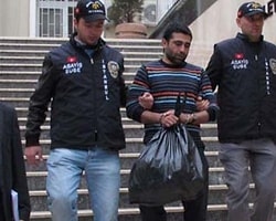 Kız kardeşini kalbinden bıçakladı
