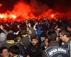 Fenerbahçeli taraftarlara polis müdahalesi