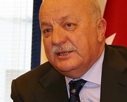 Aziz Yıldırım'ın savunması komik