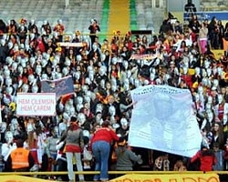 Göztepeli taraftarlardan büyük protesto