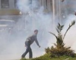 Mersin'de polise taşlı saldırı