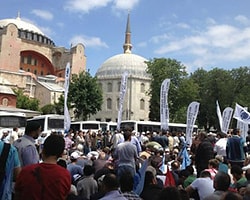 Ayasofya Müzesi Önünde Namaz