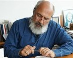 Enis Batur: Babam solcuydu ama darbe yaptı