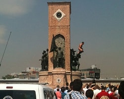 Taksim Anıtı'na Çıplak Çıkan Adamı Linç Etmek İstediler