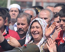 Şehidini Öpücük ve Gülerek Uğurladı