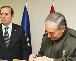 Komutan Fütursuzca Adam Öldürdü