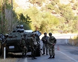 Karakol Yakınında Tuzaklanmış Bombalı Araç Tespit Edildi