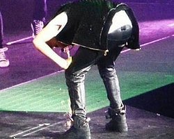 Justin Bieber … Sahnede Kustu!