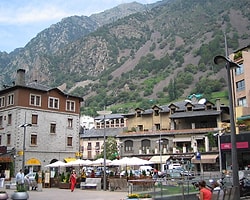 Andorra'nın Yüzölçümü Küçük Alışverişte Şöhreti Büyük