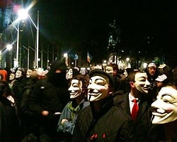 Anonymous'dan Londra'da Dev Vendetta Operasyonu!