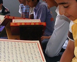 Anaokulunda Kuran Pastası Kesiliyor, Lisede Namaz Ağacı Dağıtılıyor!