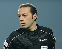 Cüneyt Çakır 2012'nin En İyi Hakemi!