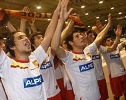 Göztepe gençlerine alkış