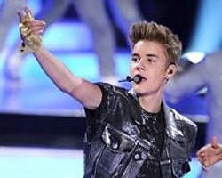 Justin Bieber Korumasıyla Mahkemelik Oldu!
