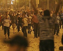 Mısır'da Protestoculara Molotoflu Saldırı