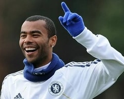 Cole Chelsea İle Uzattı