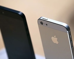 Apple 4.8 İnçlik İphone Math Üzerinde Çalışıyor