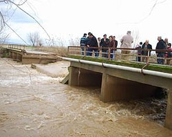 Manisa'da Köprü Çöktü, Faciadan Dönüldü
