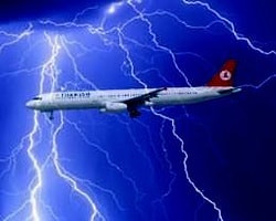 Thy Uçağına Yıldırım İsabet Etti