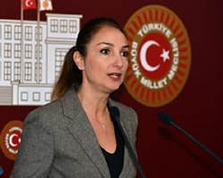 'Kadına Şiddetin Suç Ortağısınız'