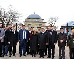 Milli Savunma Bakanı Yılmaz, Kosova'da