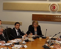 Muhalefet Yeni Anayasa Önerilerini Sundu