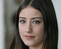 Hazal Kaya Hayranlarını Üzdü
