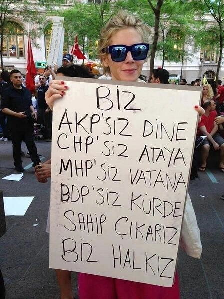 Gezi Parkı Eylemlerinden Gülümsetecek ve Yüreğinizi Isıtacak Fotoğraflar