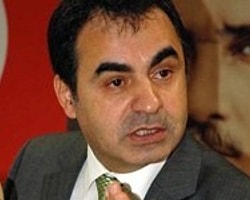 Başbakan'a Kasımpaşalı Denince Sandalyeyi Yere Çarptı