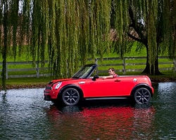 Suda Yüzen Mini Cooper