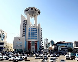 MHP Genel Merkezi'ne Arabayla Girmek İstedi