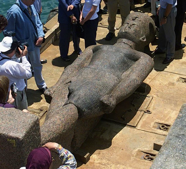 Deniz Altında Bozulmadan Günümüze Gelen Eski Mısır Heykelleri Keşfedildi