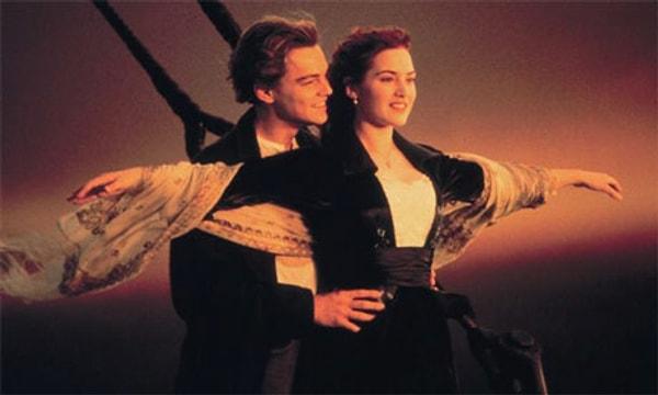 Titanik izleyip, Rose ve Jack gibi poz vermeye çalışıyorsunuz.