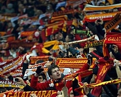 Galatasaraylı Taraftarlardan 17 Aralık Göndermesi