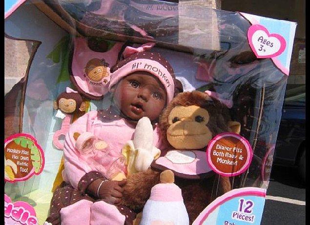 Üstünde "Küçük Maymun" yazan zenci bebek!